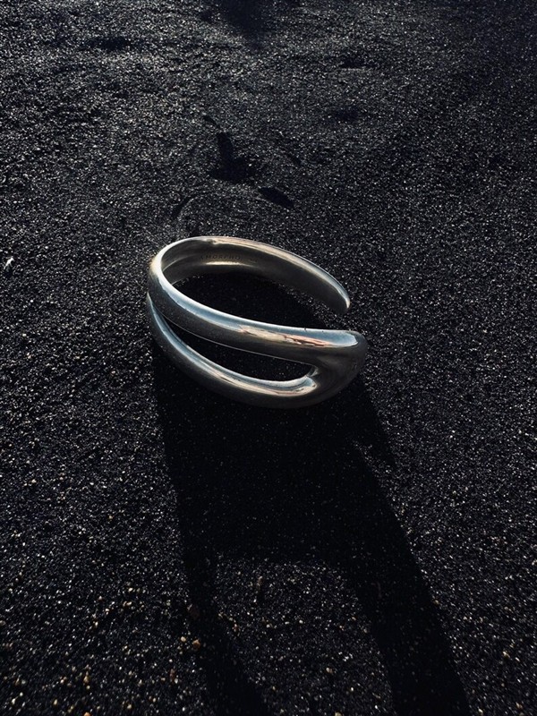 AMORPHO AENAOS CUFF B001