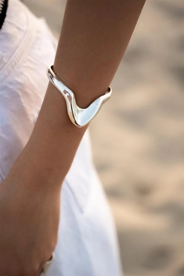 AMORPHO BONE CUFF B002