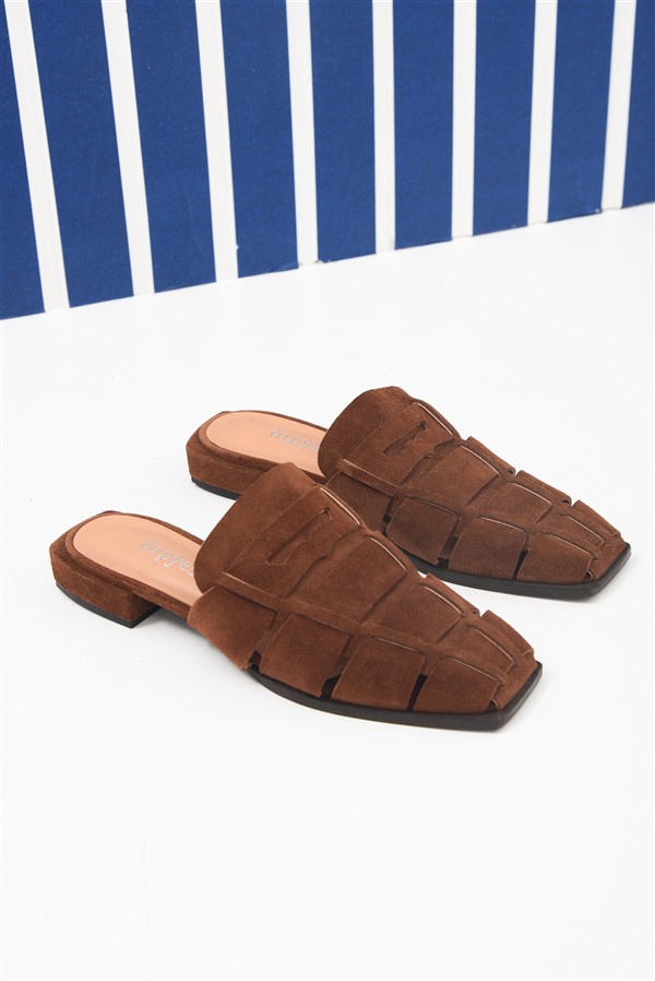 ARPYES CRAB MULES BROWN