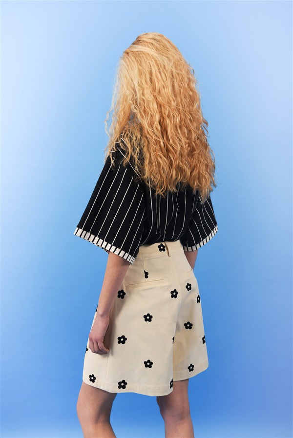 ARPYES DAISY SHORTS BLACK
