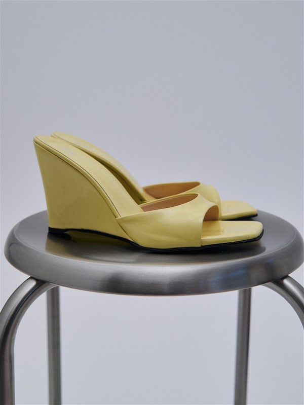 COMBOS 0103 MULES SQUARE BANANA