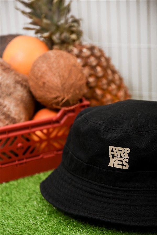 ARPYES JAMAICA BUCKET HAT BLACK