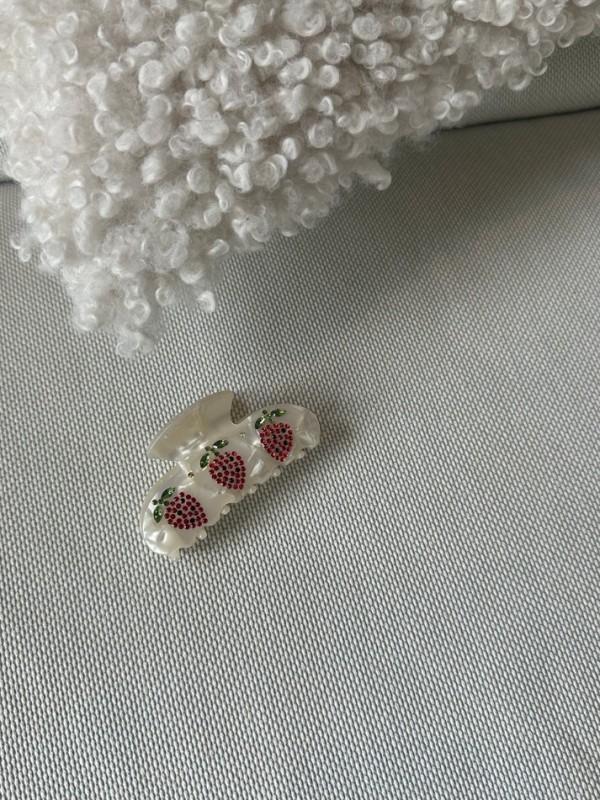 MESSY MONDAYS STRAWBERRY HAIRCLIP
