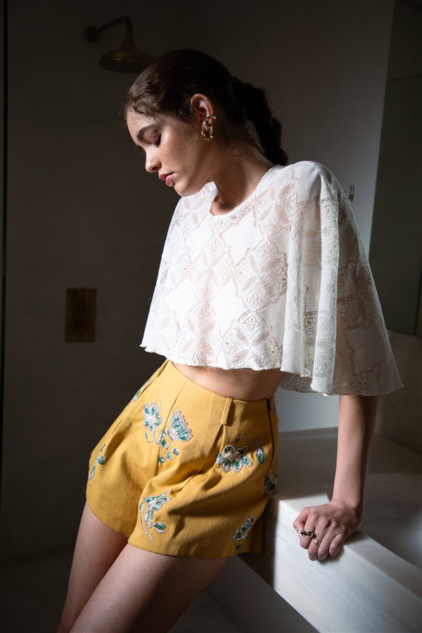 NIDODILEDA BEYOND SHORTS YELLOW