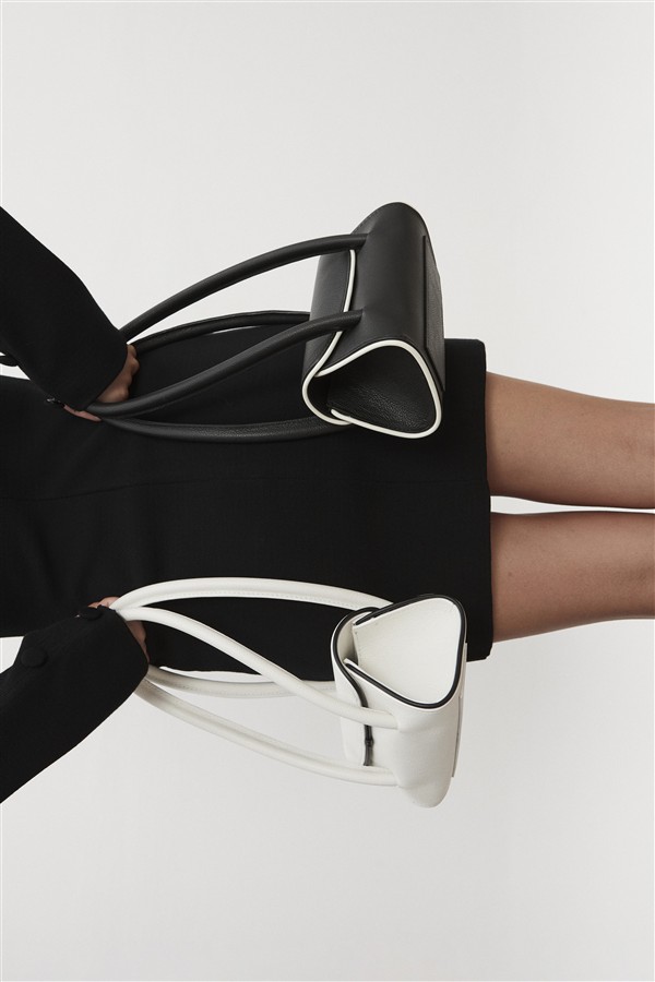 NR CRUELLA LEATHER BAG WHITE/BLACK