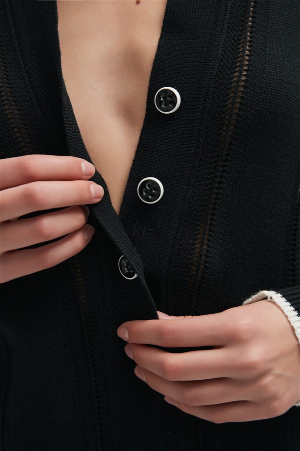 NR LAUREN KNITTED BLOUSE BLACK/WHITE