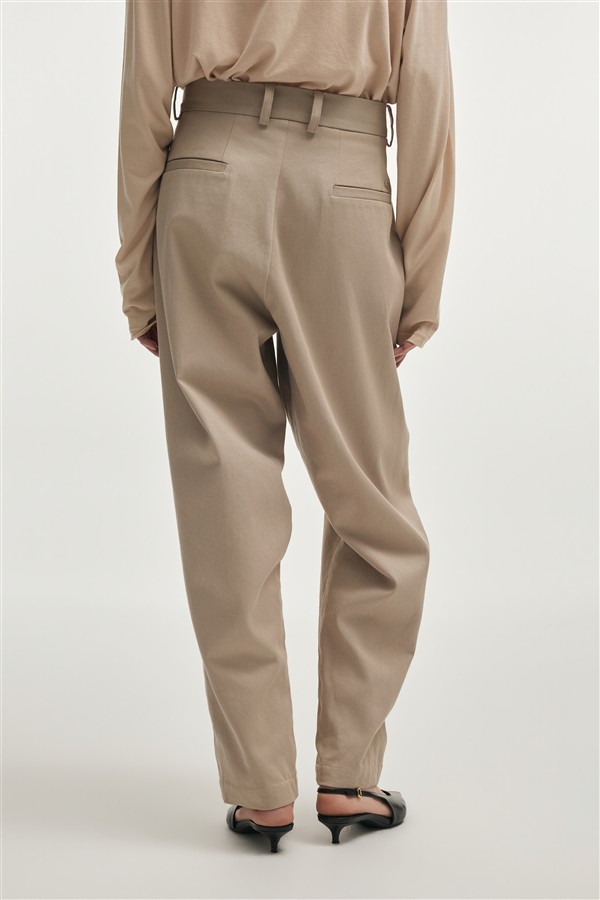 NR MUSE TROUSERS M/W GREIGE