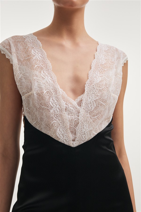 NR NAIA MIDI DRESS BLACK