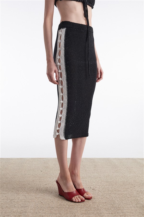 NR VOYAGE KNITTED MIDI SKIRT B/W