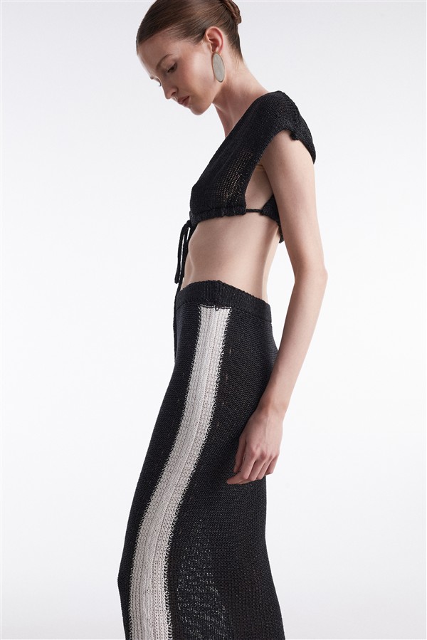 NR VOYAGE KNITTED TOP BLACK