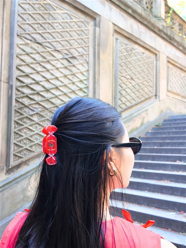 SOLAR ECLIPSE HAIR CLIP CANDY CLAW RED