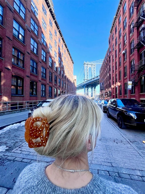 SOLAR ECLIPSE HAIR CLIP PRETZEL