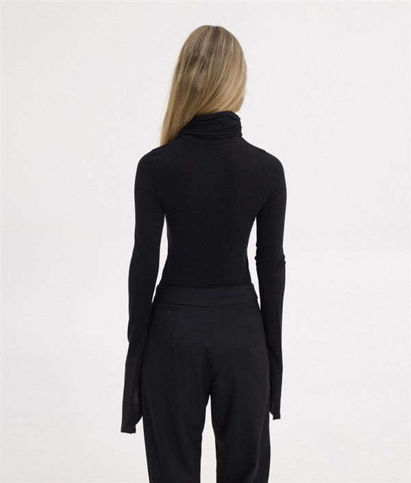 SSG SARAH TURTLENECK TOP BLACK