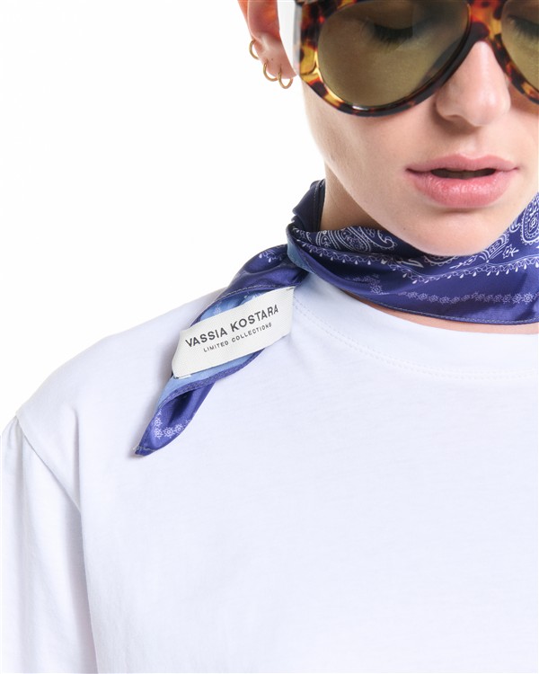 VK T-SHIRT WITH BLUE BANDANA WHITE
