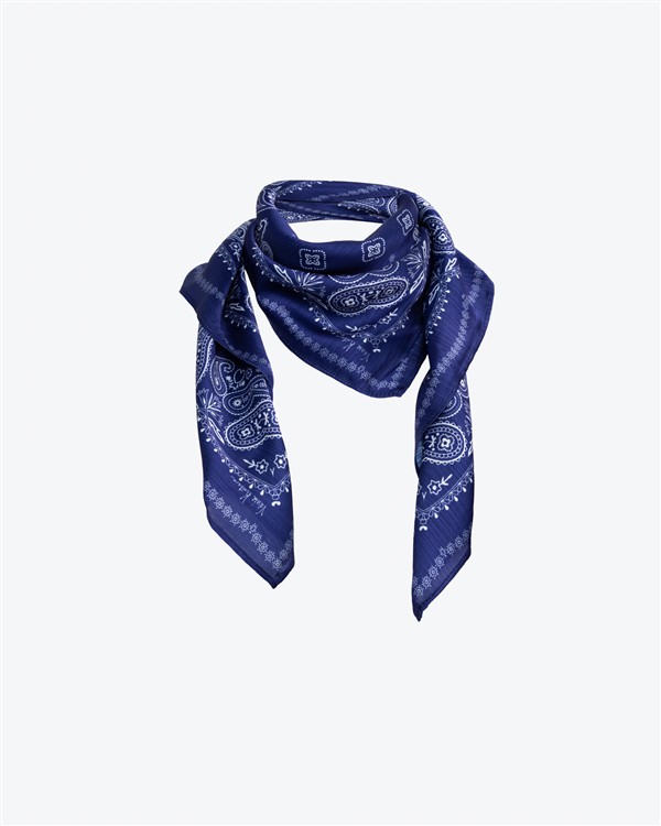 VK T-SHIRT WITH BLUE BANDANA WHITE