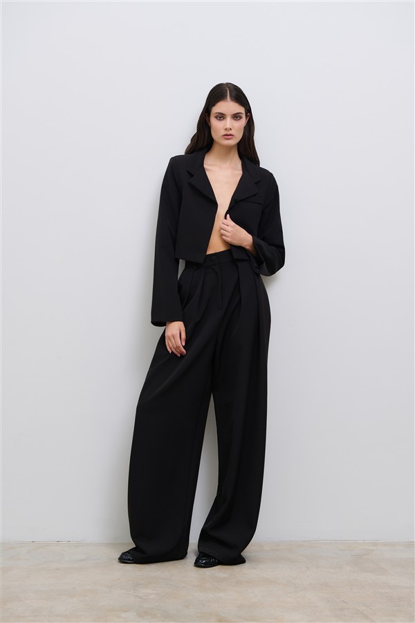 COMBOS 101 MAJESTIC CROP BLAZER BLACK